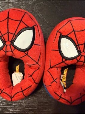 Marvel Spider-Man light up Kids Slippers. Size 9/10